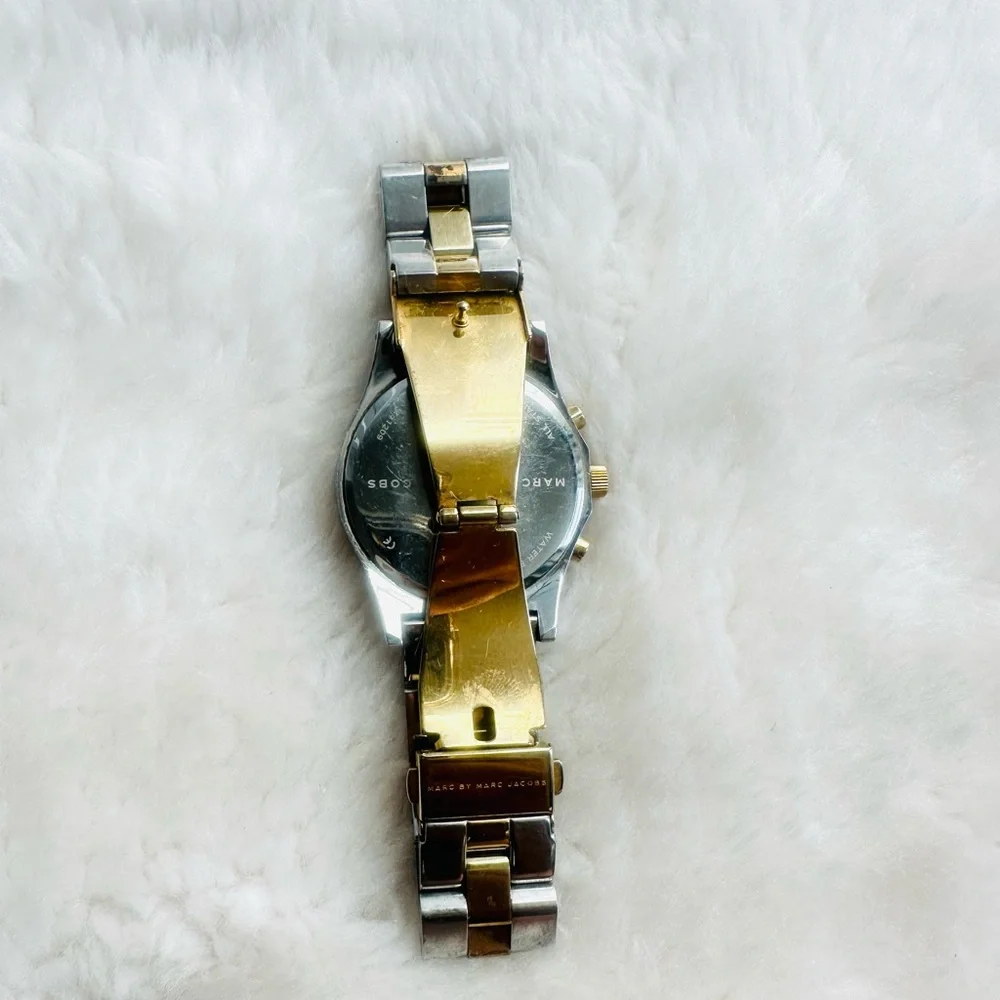 Marc by Marc Jacob’s Gold Sliver Watch - Picture 7 of 7